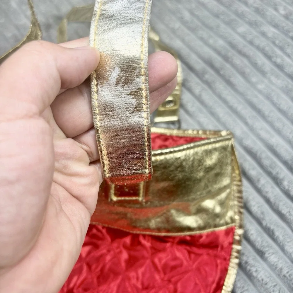 Women's red quilted tote bag with gold trim trimming‎